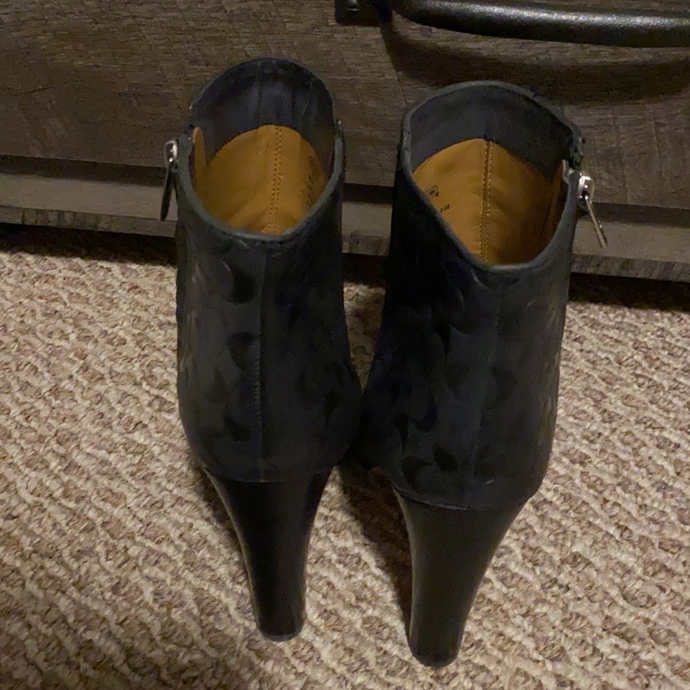 Boots - Picture 4 of 6